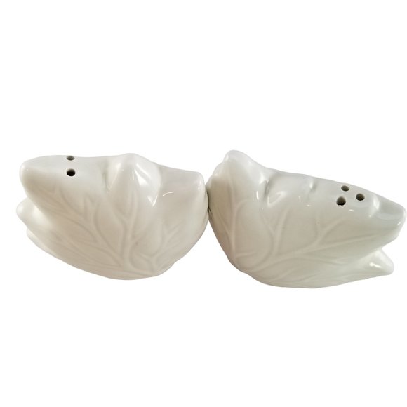 Vintage White Ceramic/ Pottery Maple Leaf Shaped Salt & Pepper Shakers - Picture 3 of 5
